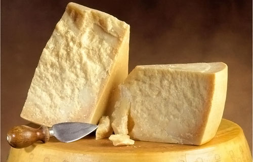 Сыр "Пармиджано Реджано", 24 месяца, DOP, 32%  изображение на сайте Михайловского рынка
