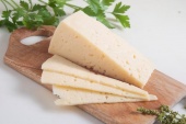 Сыр "Российский молодой" 50%, весовой изображение на сайте Михайловского рынка