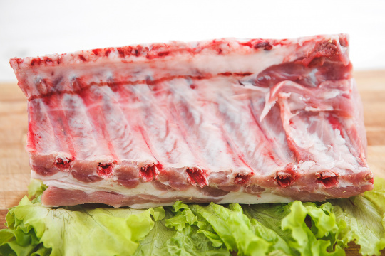 Корейка свиная, филе на косточке изображение на сайте Михайловского рынка