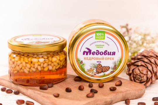 Мёд с кедровым орехом, 0.25 кг изображение на сайте Михайловского рынка