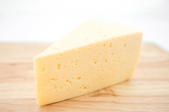Сыр "Российский" люкс  изображение на сайте Михайловского рынка